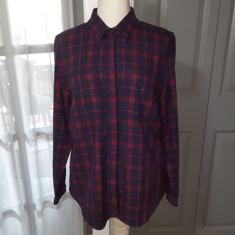 Women's L.L. Bean button down plaid flannel shirt NWOT. Size L.
